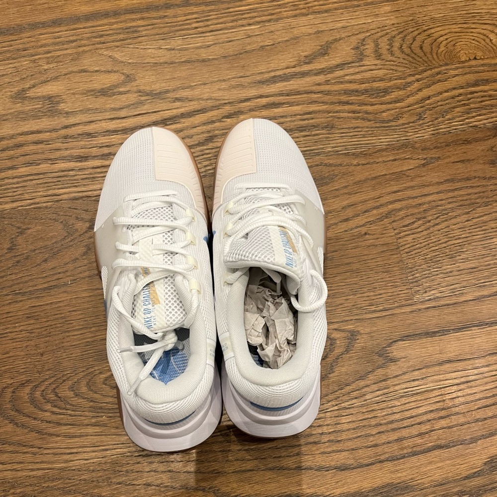Brand new pair ladies Nike tennis court shoes